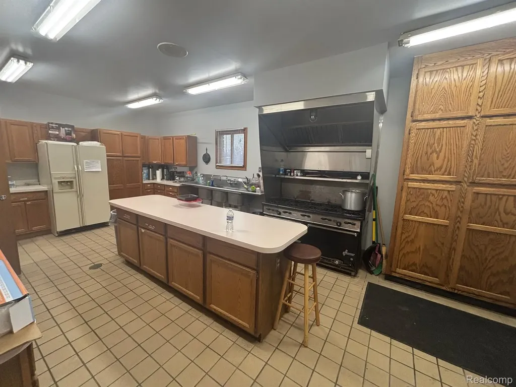 961 E Maple Street Holly Township MI 48442