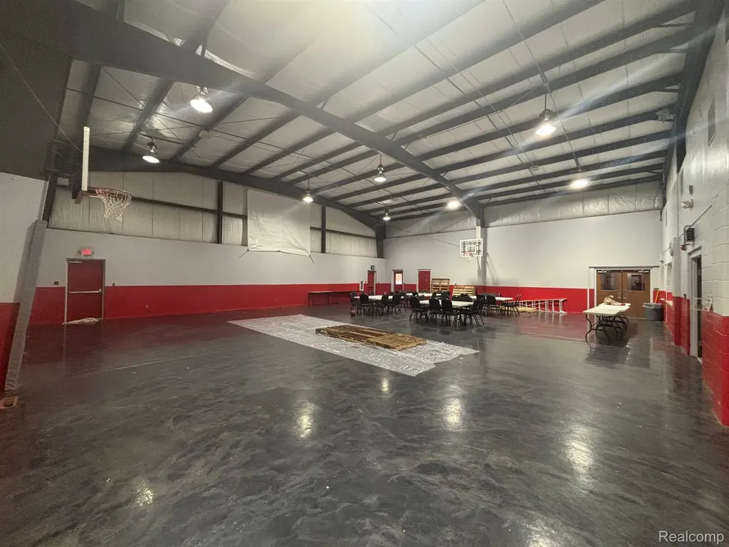 961 E Maple Street Holly Township MI 48442