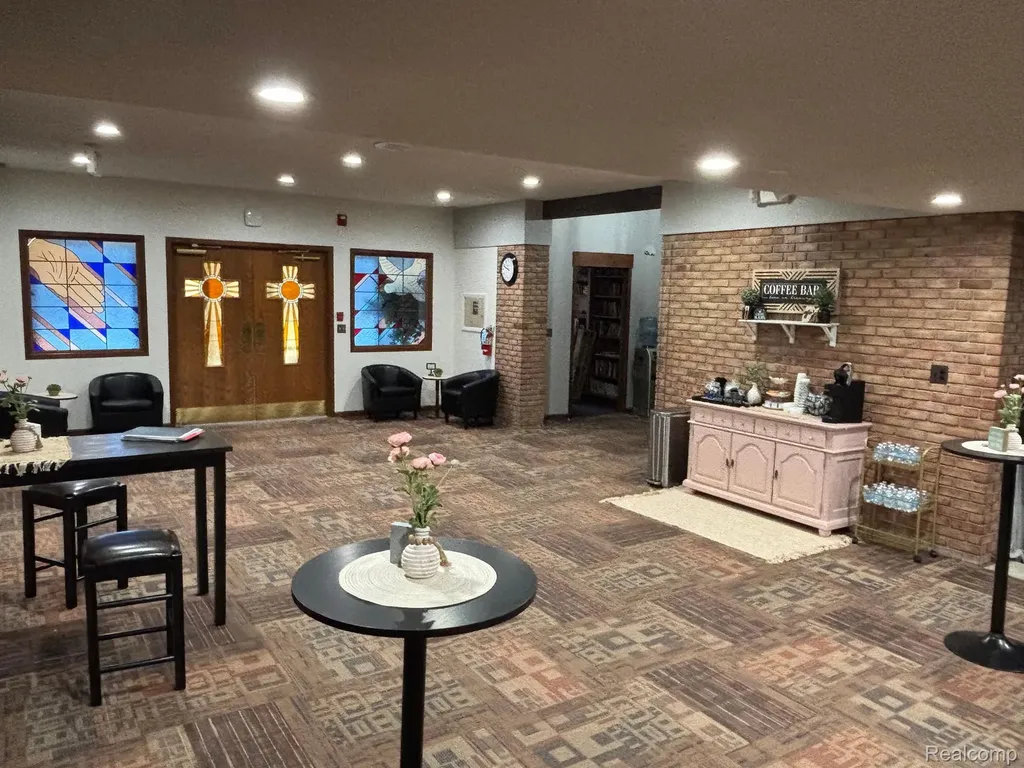 961 E Maple Street Holly Township MI 48442