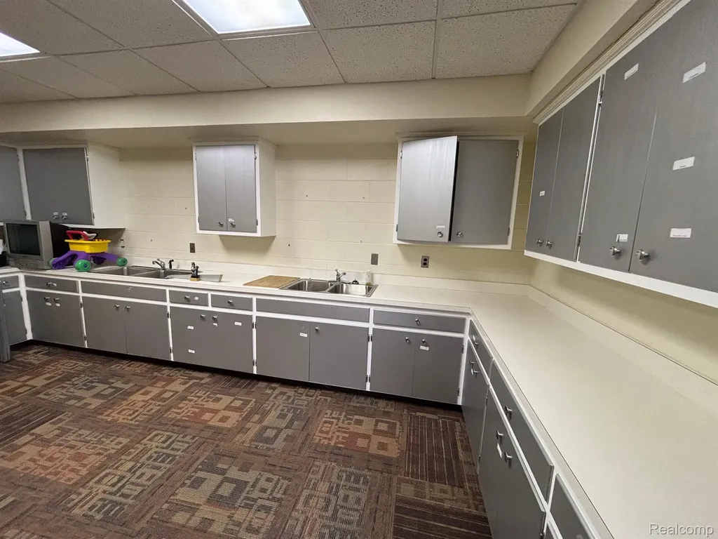 961 E Maple Street Holly Township MI 48442