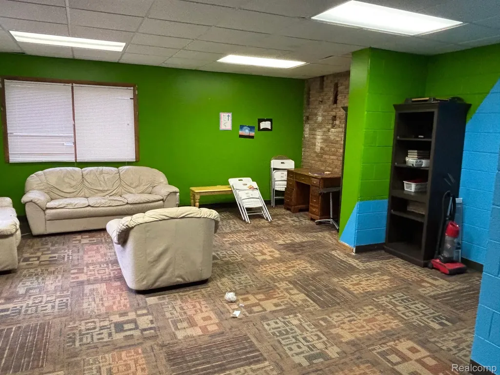 961 E Maple Street Holly Township MI 48442