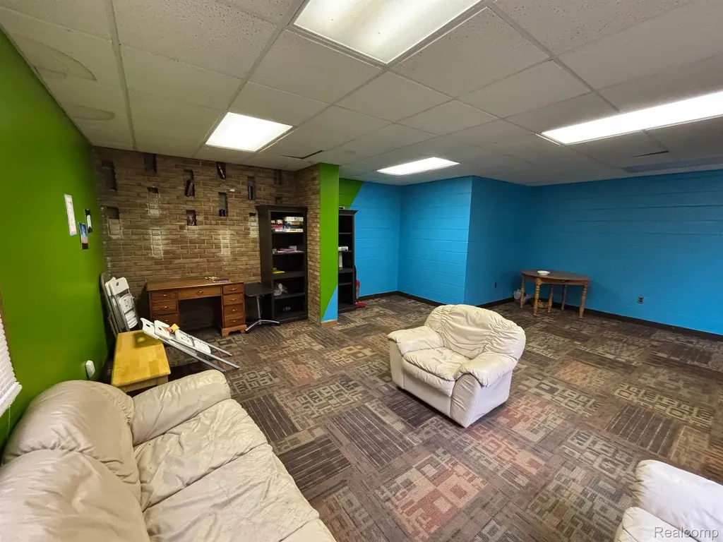 961 E Maple Street Holly Township MI 48442