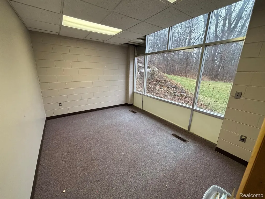961 E Maple Street Holly Township MI 48442