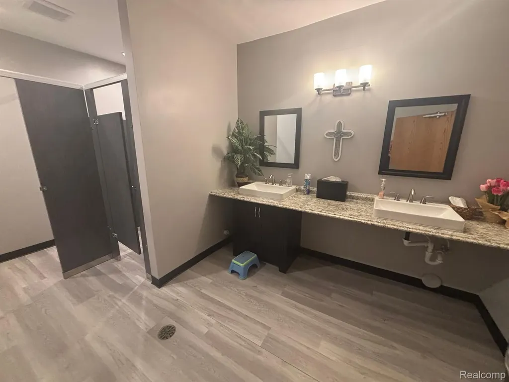 961 E Maple Street Holly Township MI 48442
