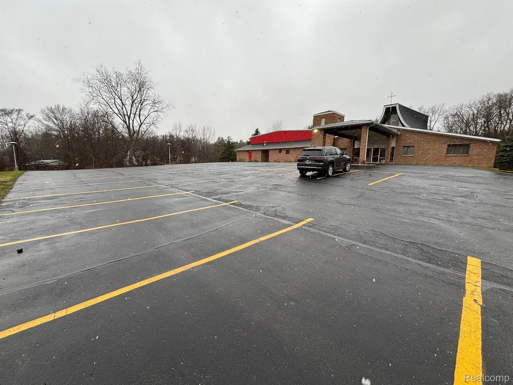 961 E Maple Street Holly Township MI 48442