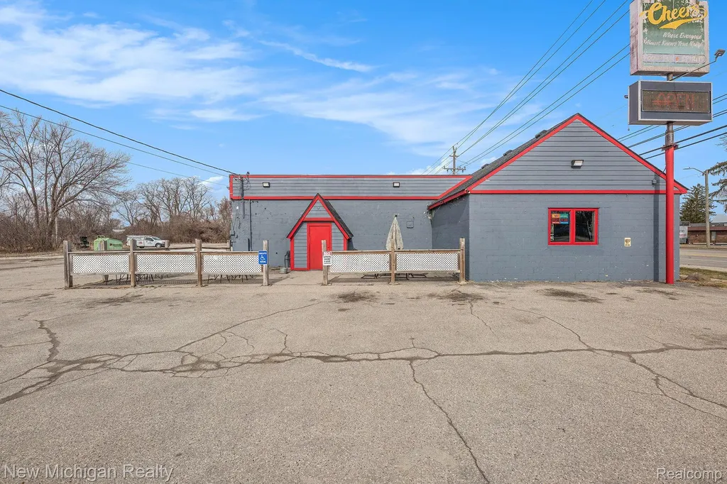 2661 Dixie Waterford Charter Township MI 48328