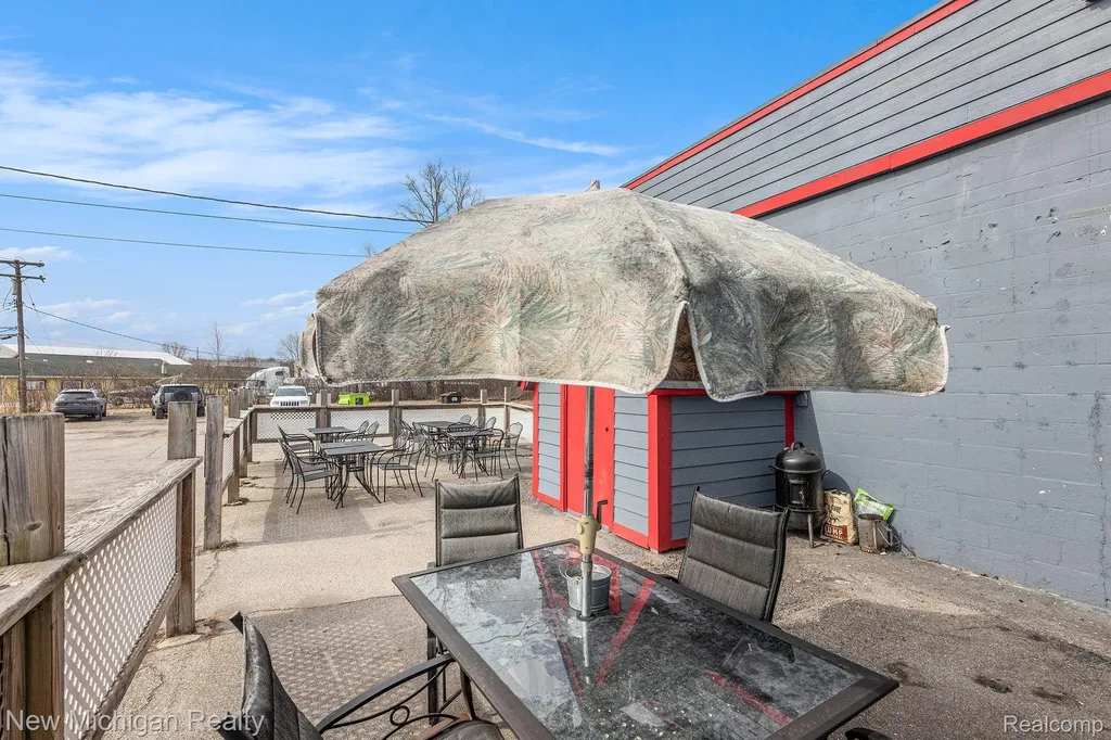 2661 Dixie Waterford Charter Township MI 48328