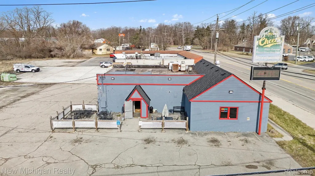 2661 Dixie Waterford Charter Township MI 48328
