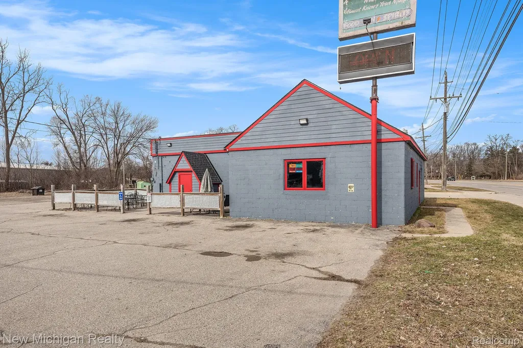 2661 Dixie Waterford Charter Township MI 48328