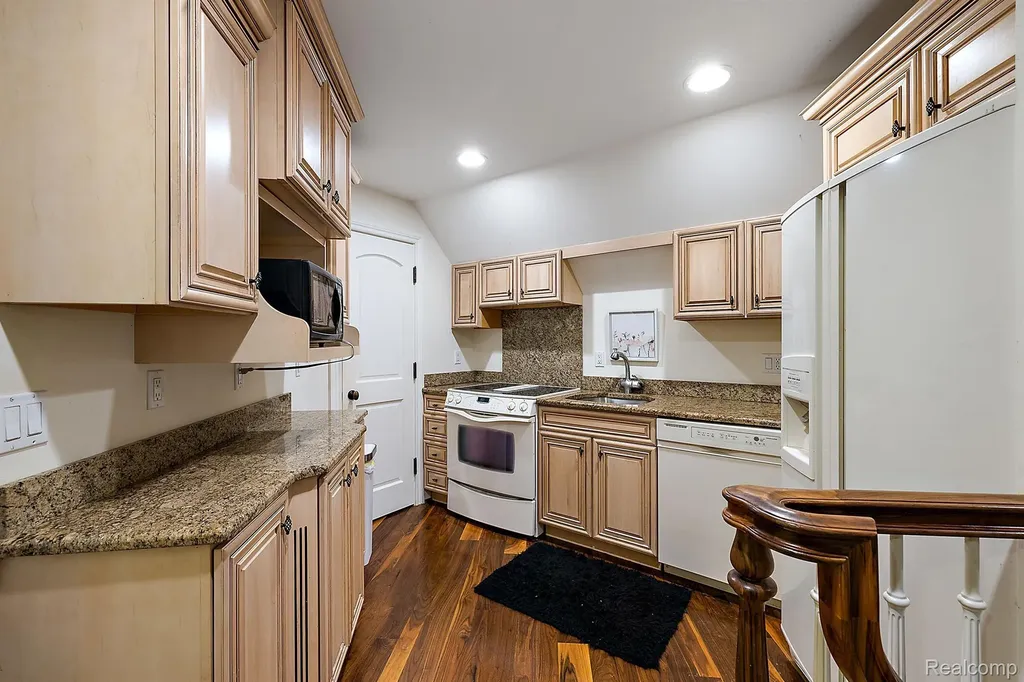 10399 Lakeshore Drive E Goodrich Village MI 48438