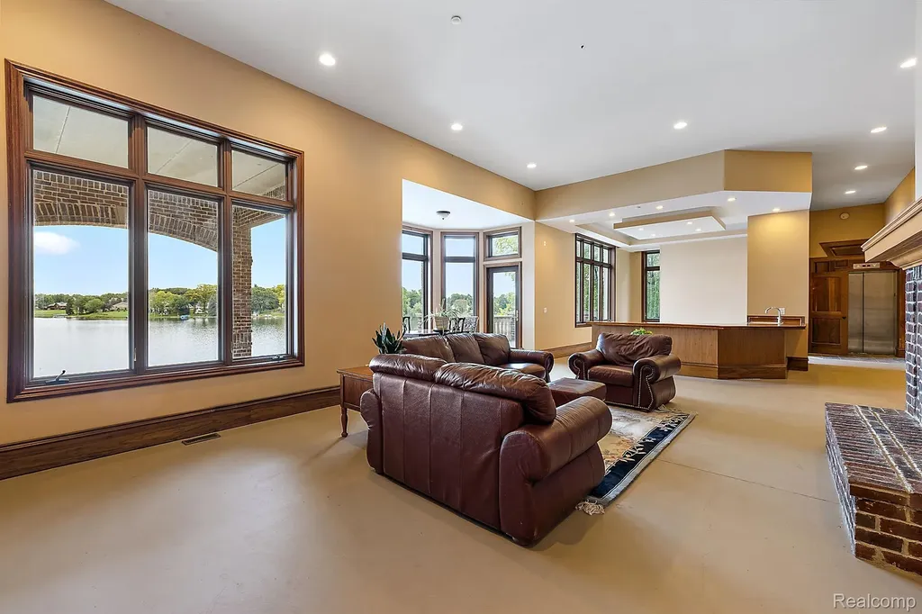 10399 Lakeshore Drive E Goodrich Village MI 48438