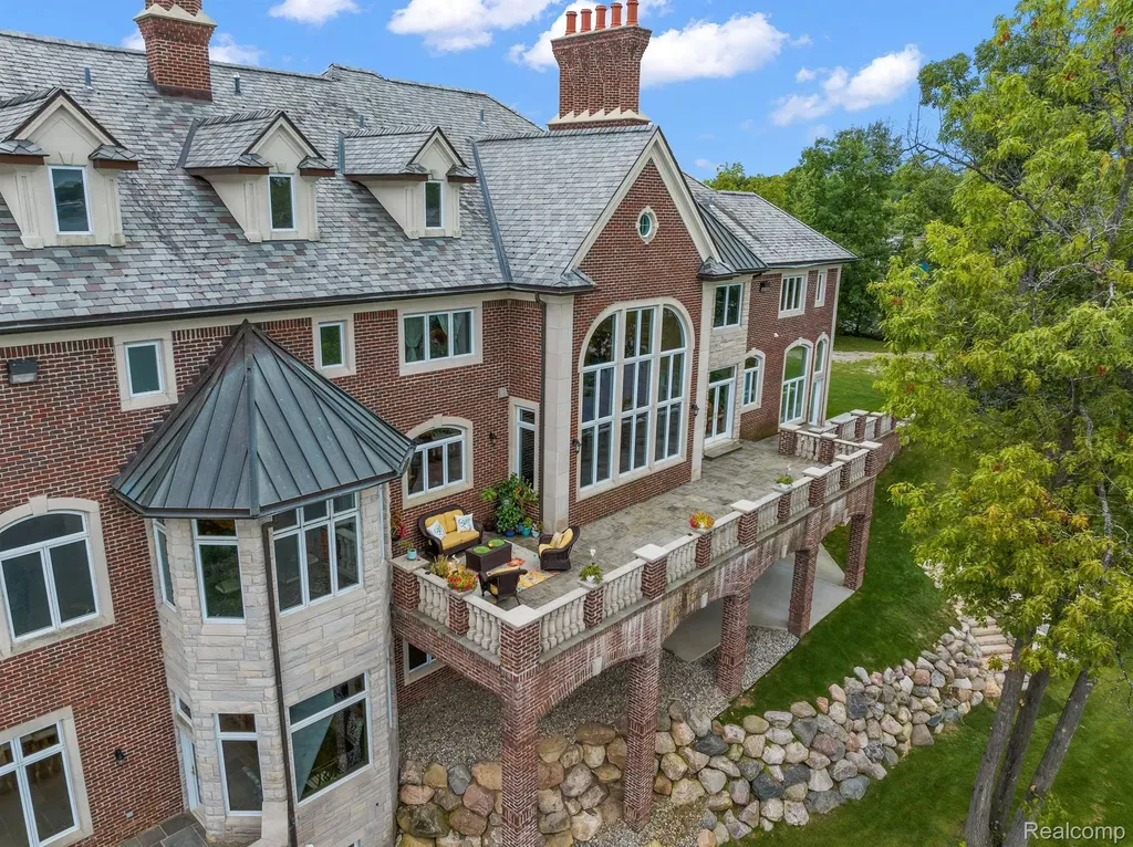 10399 Lakeshore Drive E Goodrich Village MI 48438