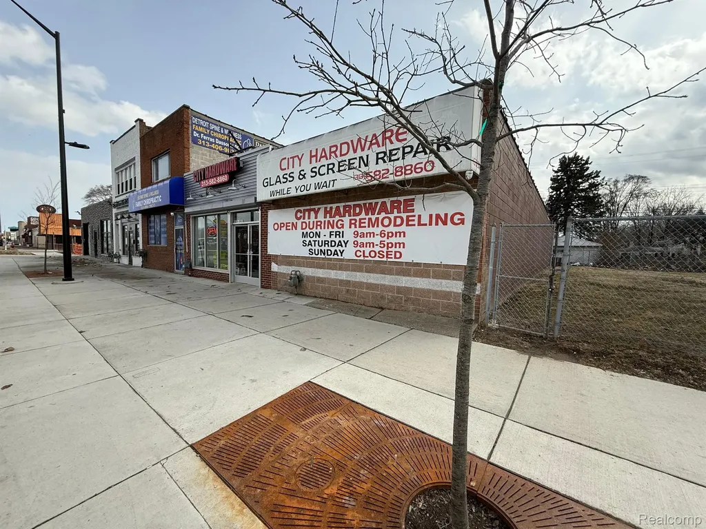16325 W Warren Avenue Detroit City MI 48228