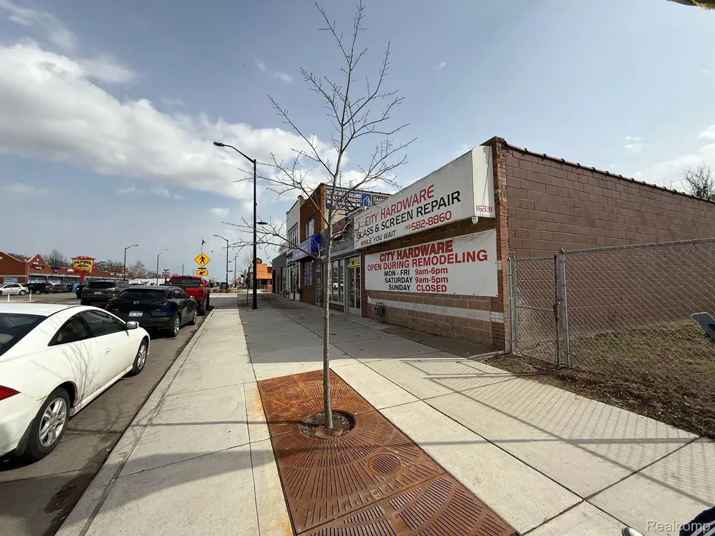16325 W Warren Avenue Detroit City MI 48228