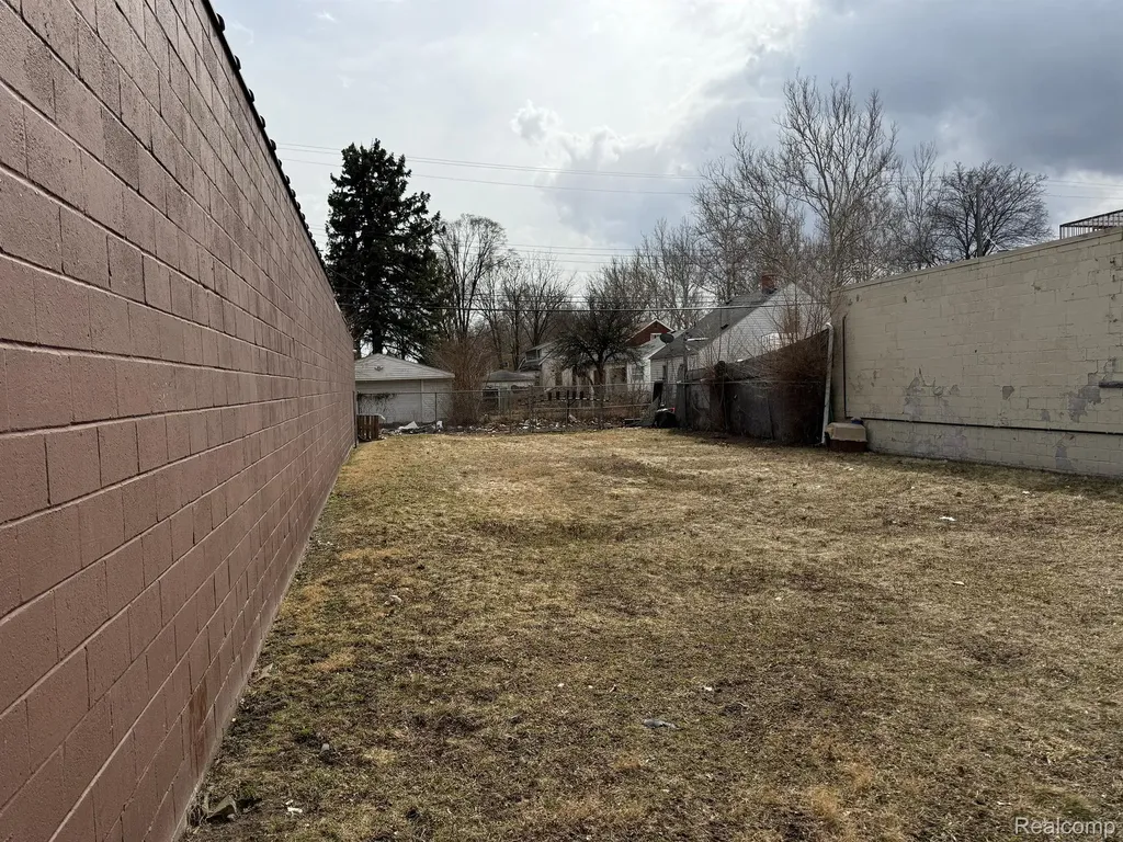 16325 W Warren Avenue Detroit City MI 48228