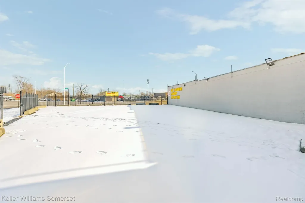 10333 Gratiot Avenue Detroit City MI 48213