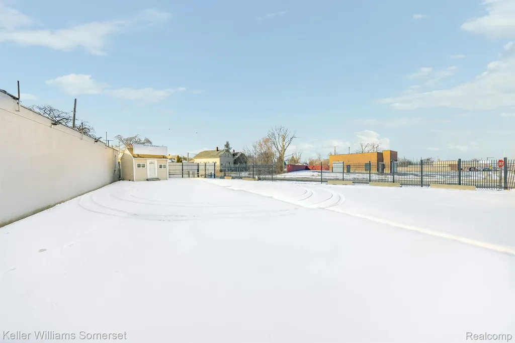 10333 Gratiot Avenue Detroit City MI 48213