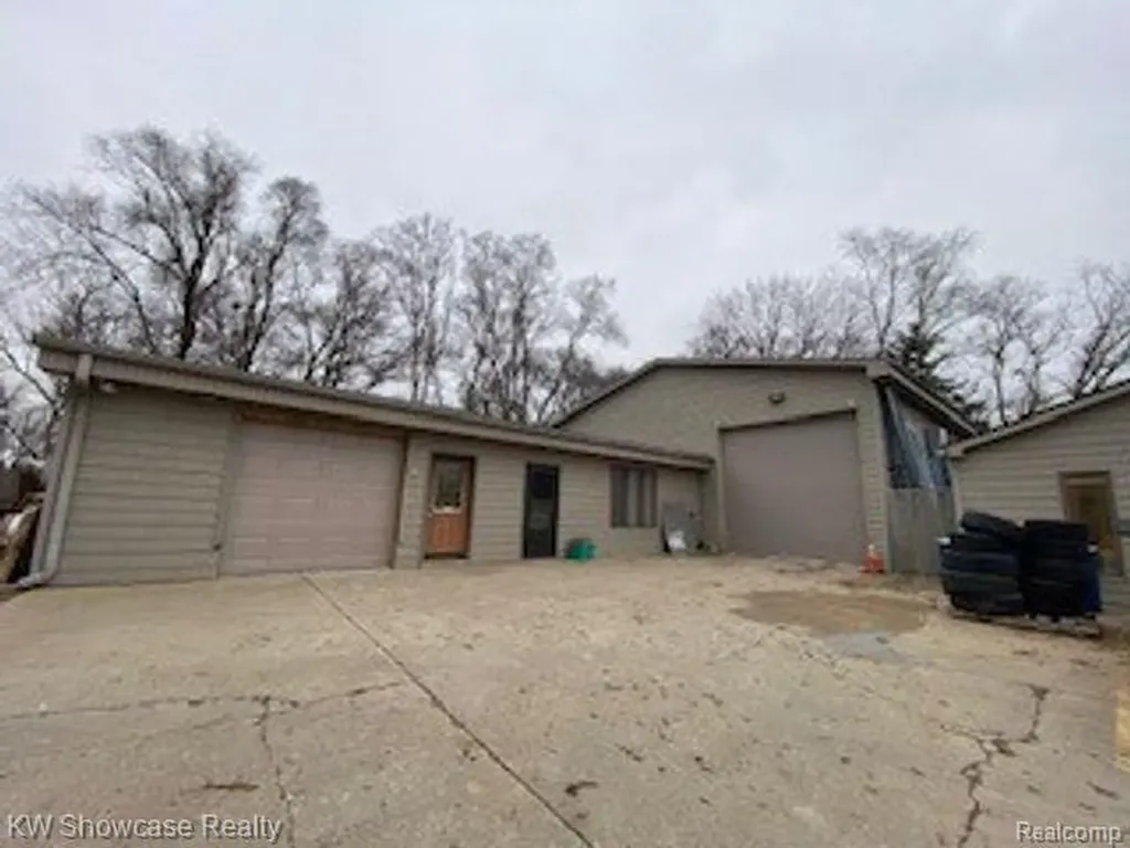 9440 Elizabeth Lake Road White Lake Charter Township MI 48386