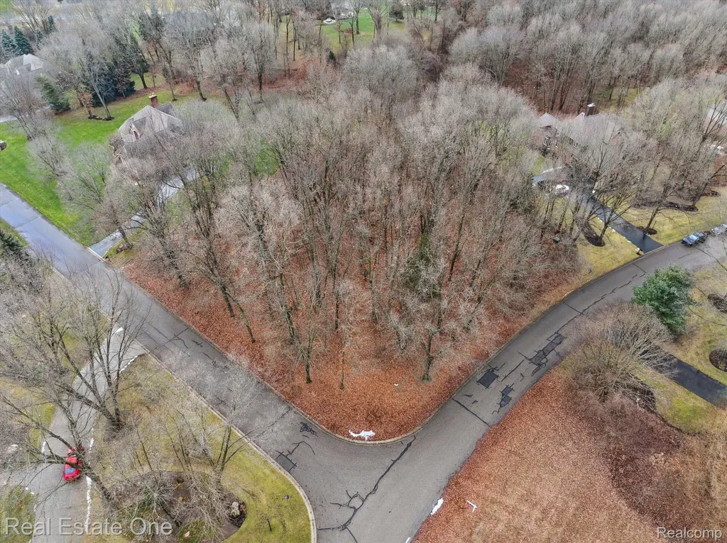 2423 Canterwood Highland Charter Township MI 48356