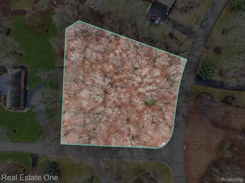 2423 Canterwood Highland Charter Township MI 48356