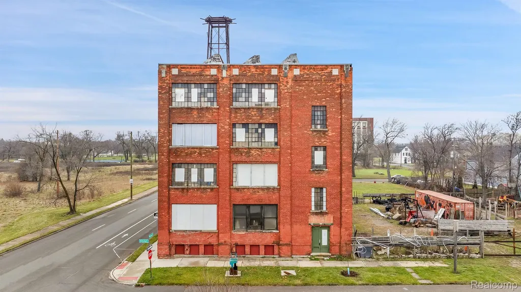 2941 E Warren Avenue Detroit City MI 48207
