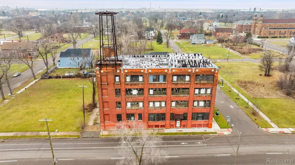2941 E Warren Avenue Detroit City MI 48207
