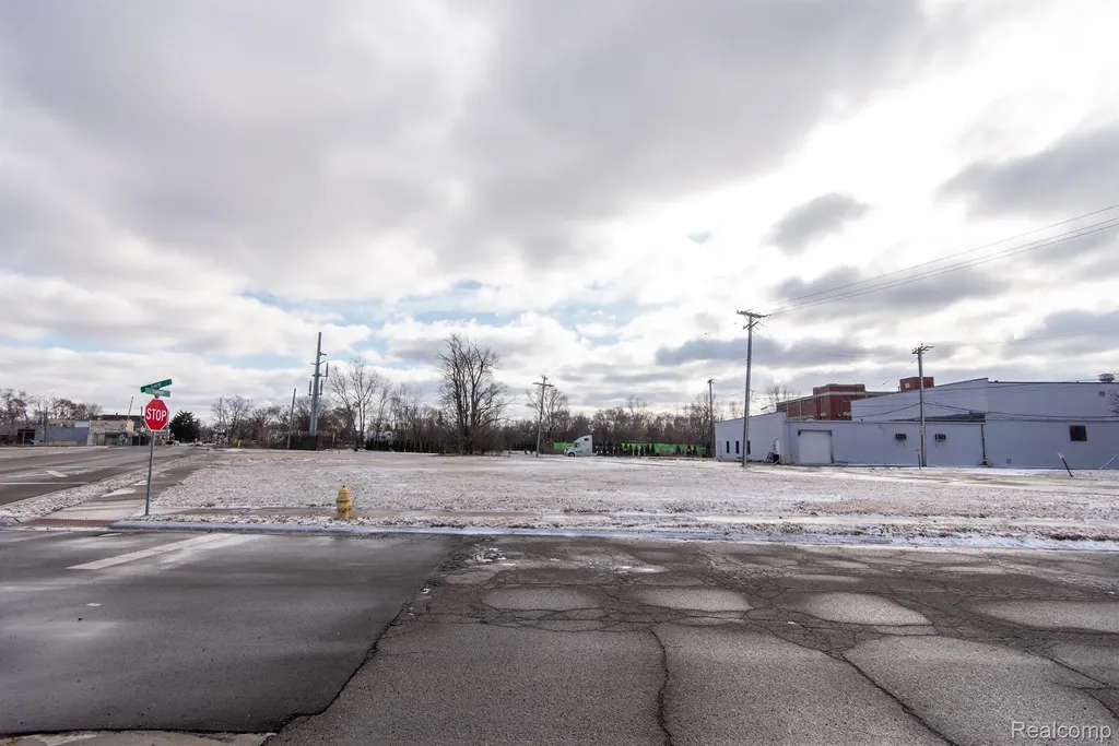 8511 Lonyo Street Dearborn City MI 48126