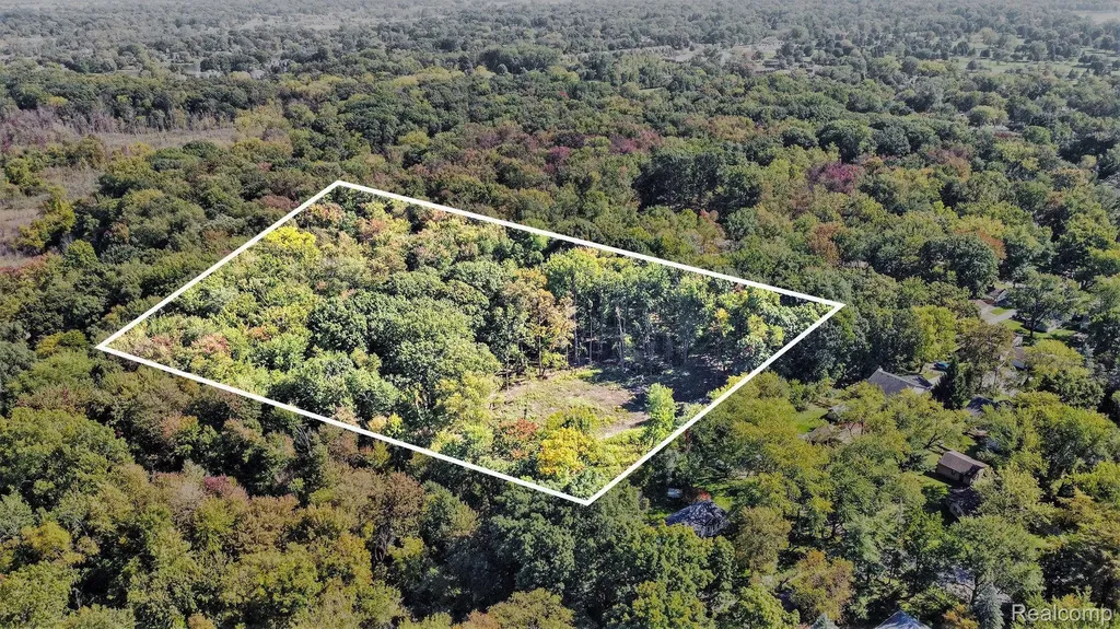 001 Hobson Waterford Charter Township MI 48328