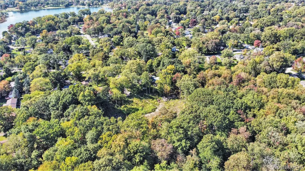 001 Hobson Waterford Charter Township MI 48328