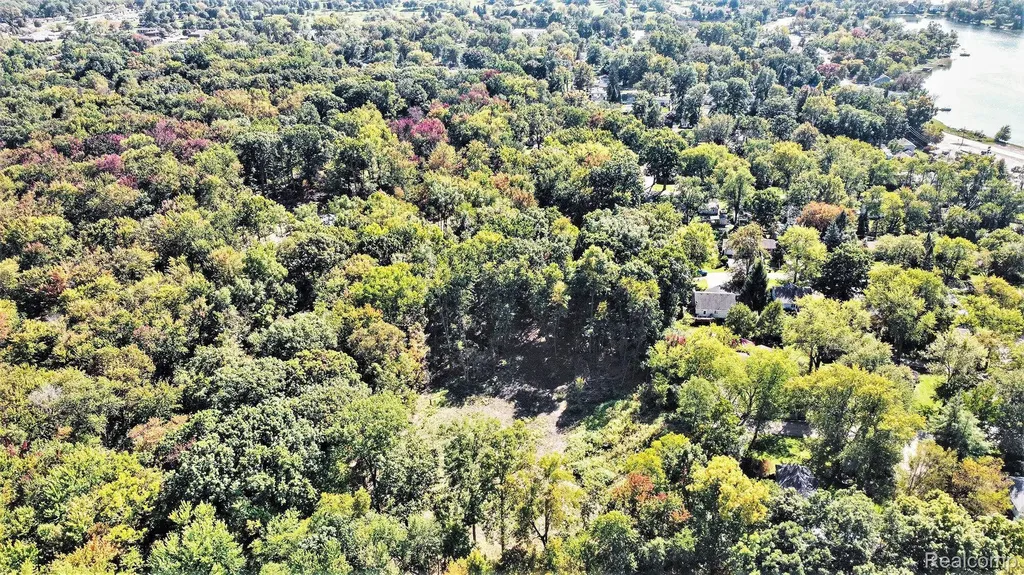 001 Hobson Waterford Charter Township MI 48328