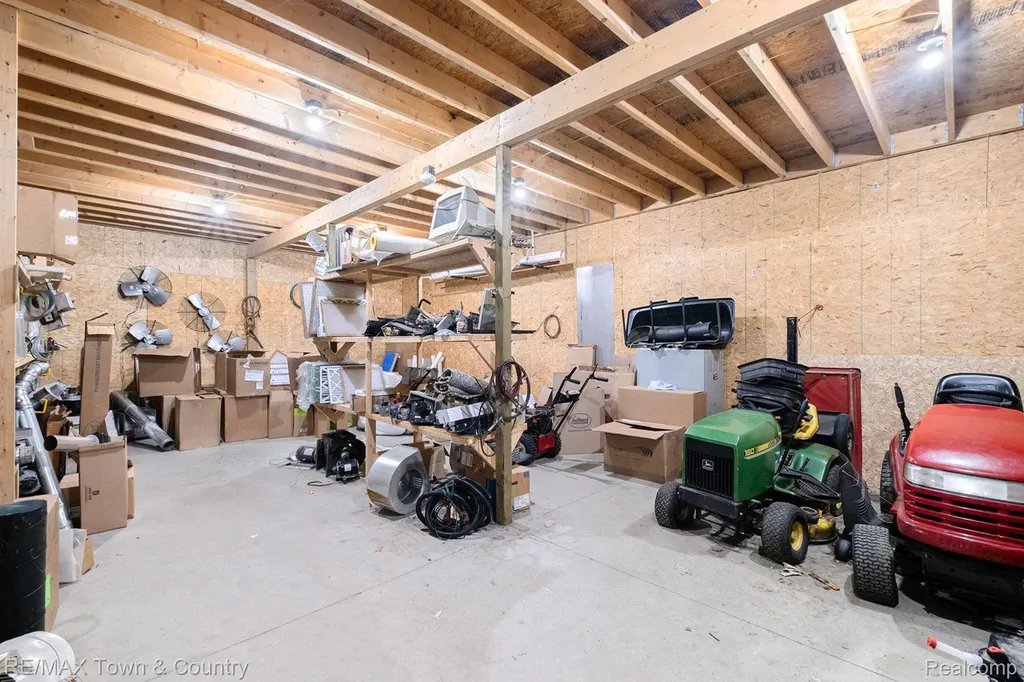 2170 Lavelle Road Flint Charter Township MI 48504