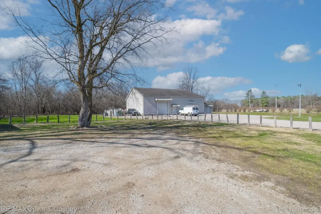 2170 Lavelle Road Flint Charter Township MI 48504