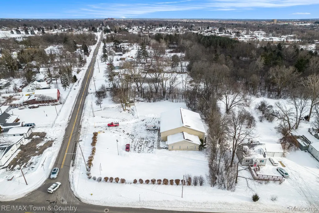 2170 Lavelle Road Flint Charter Township MI 48504
