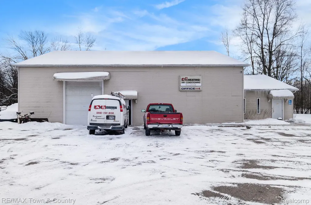 2170 Lavelle Road Flint Charter Township MI 48504