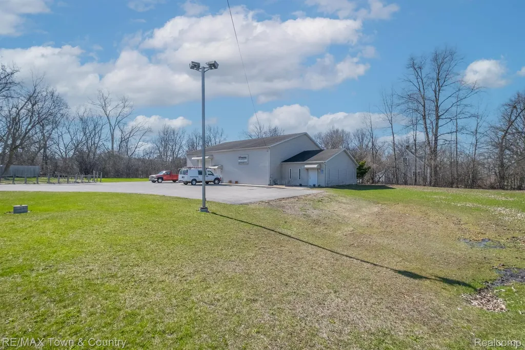 2170 Lavelle Road Flint Charter Township MI 48504