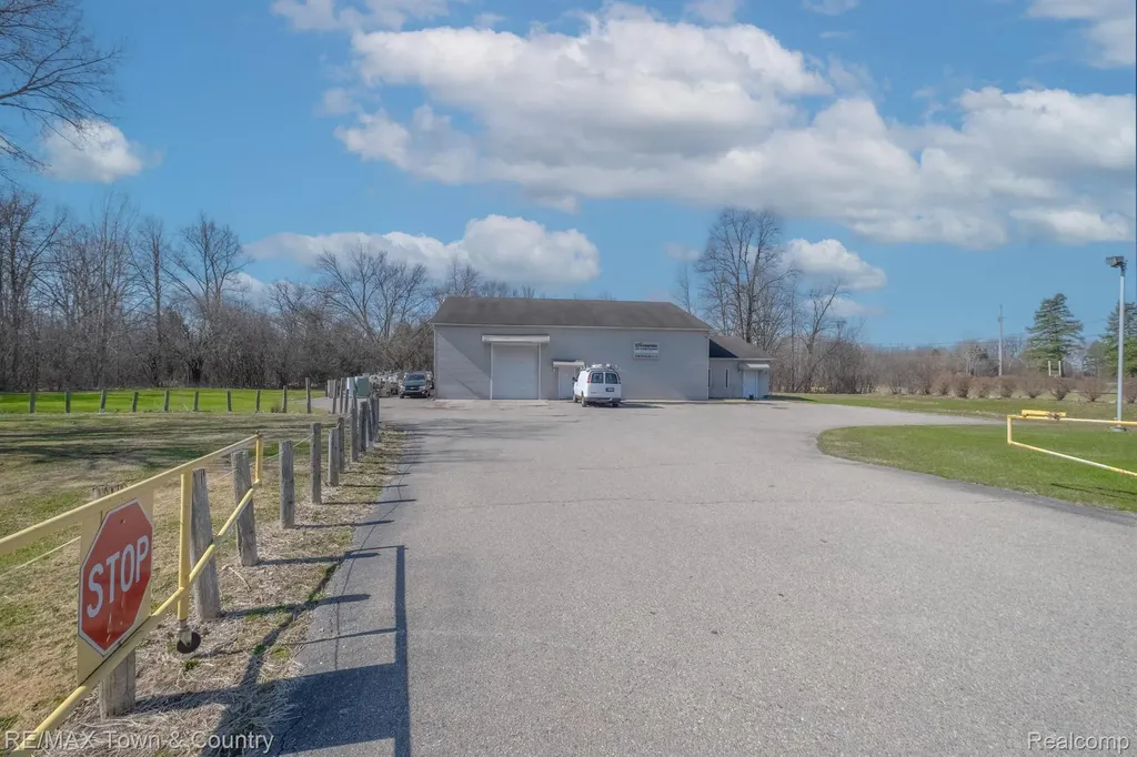 2170 Lavelle Road Flint Charter Township MI 48504