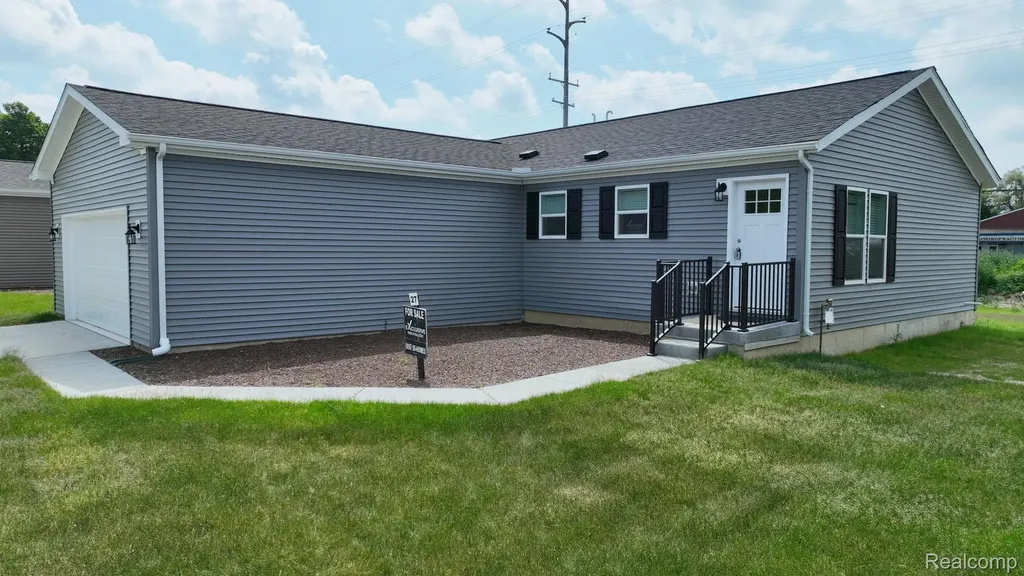 4438 Maple Leaf Trail Flint City MI 48506