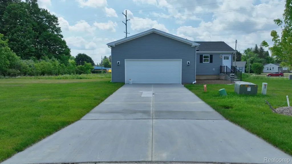 4438 Maple Leaf Trail Flint City MI 48506
