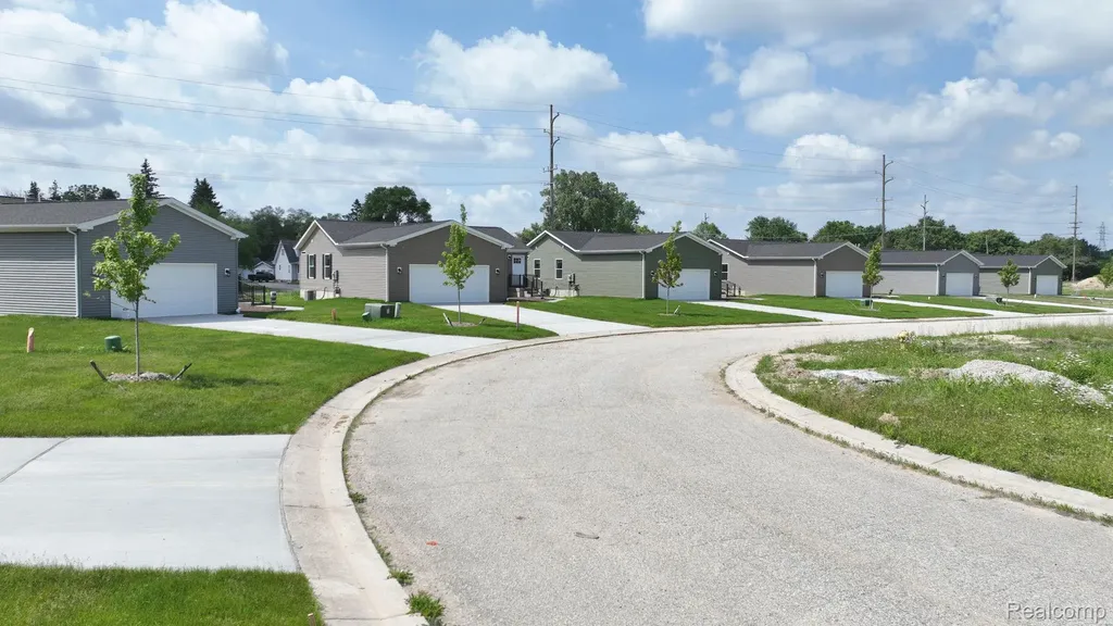 4438 Maple Leaf Trail Flint City MI 48506