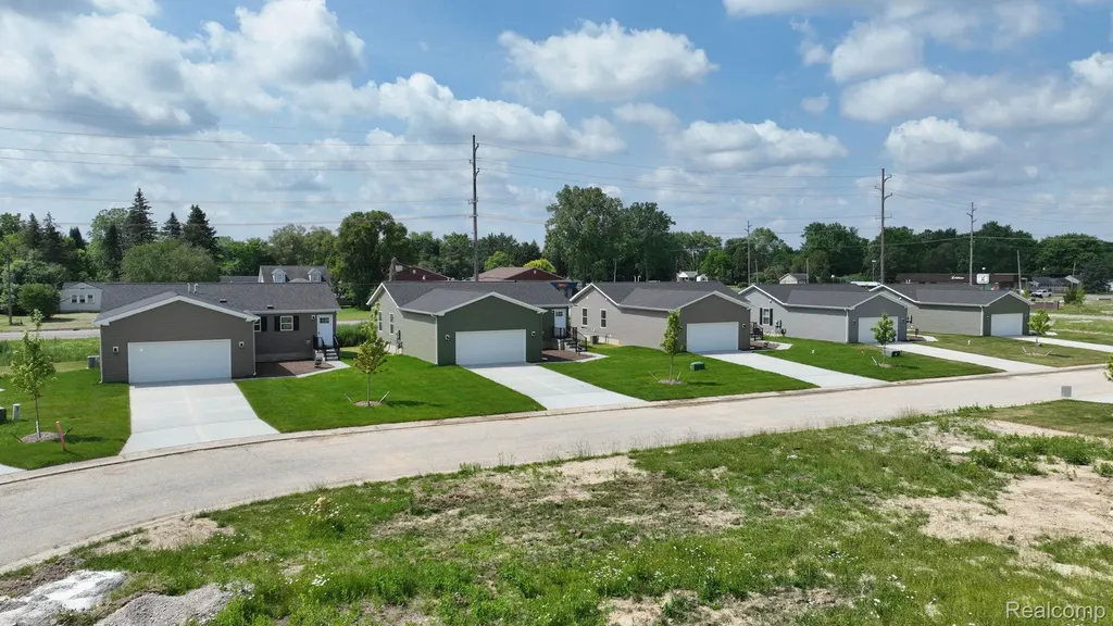 4438 Maple Leaf Trail Flint City MI 48506