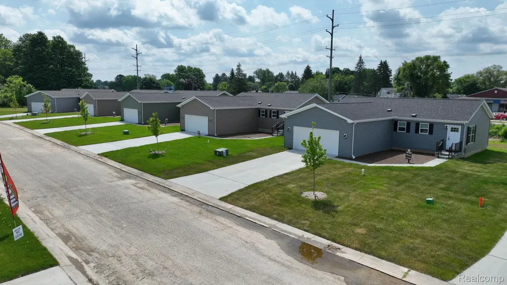 4438 Maple Leaf Trail Flint City MI 48506
