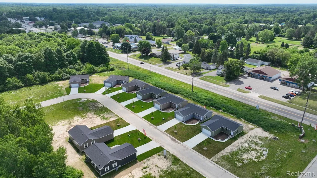 4438 Maple Leaf Trail Flint City MI 48506