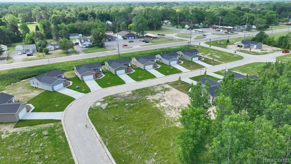 4438 Maple Leaf Trail Flint City MI 48506