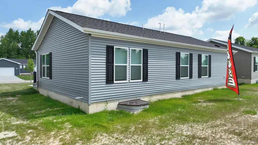 4438 Maple Leaf Trail Flint City MI 48506