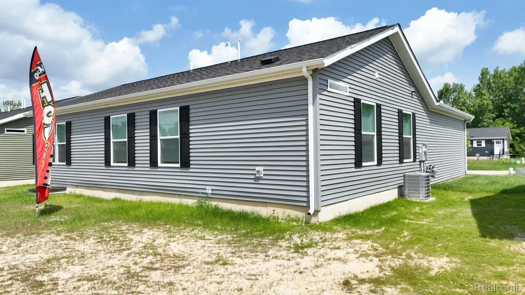 4438 Maple Leaf Trail Flint City MI 48506