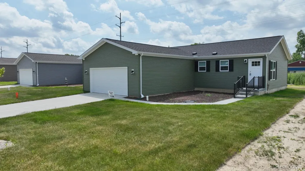 4426 Maple Leaf Trail Flint City MI 48506