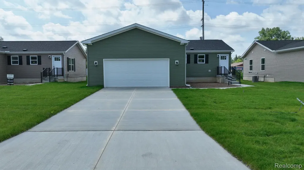 4426 Maple Leaf Trail Flint City MI 48506