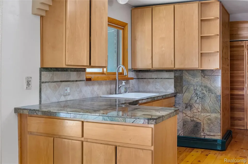 21417 Parker Street Farmington Hills City MI 48336