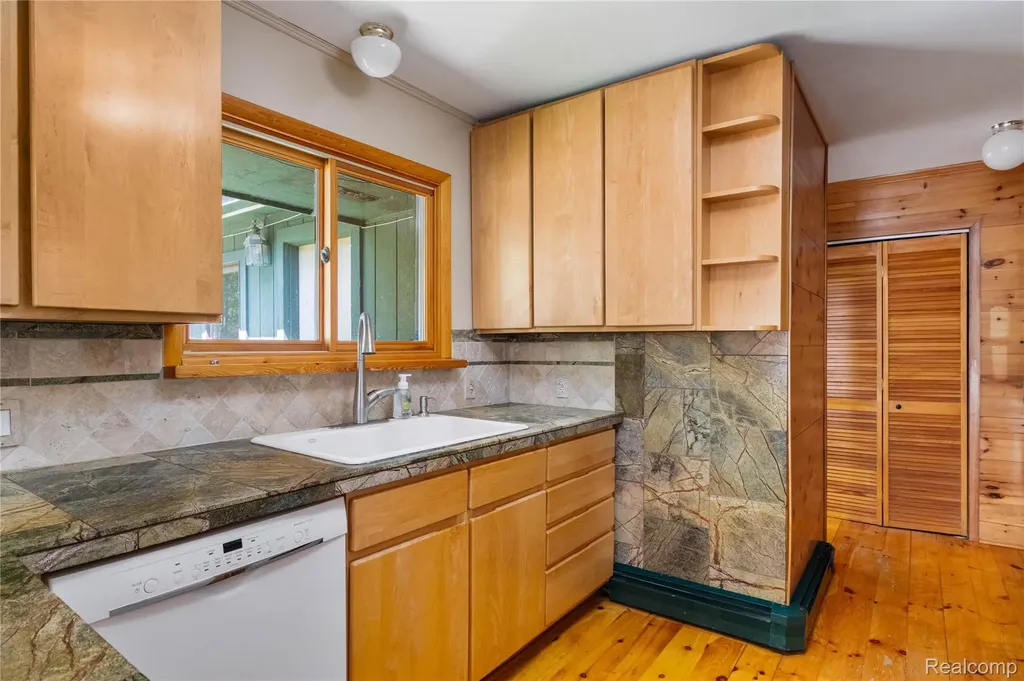 21417 Parker Street Farmington Hills City MI 48336