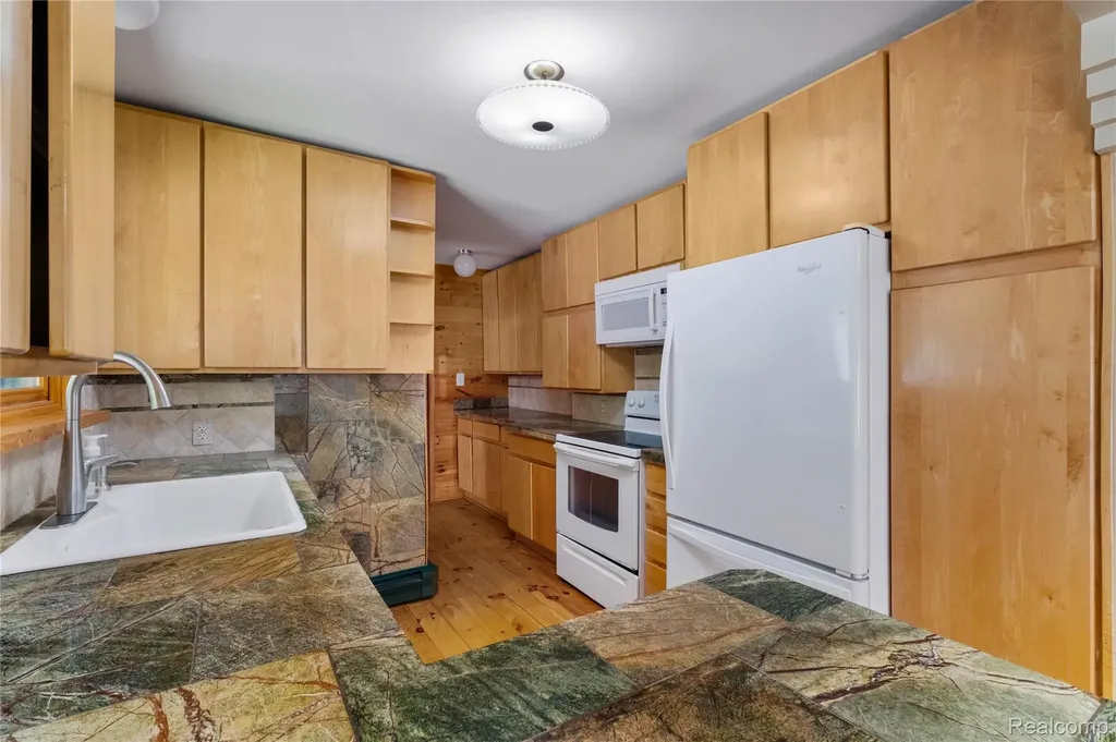 21417 Parker Street Farmington Hills City MI 48336